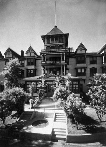 The Loma Linda Sanitarium housed 25 patients within the first two months of operation.